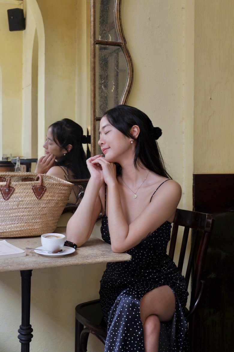 Hot girl Pháp gốc Việt sở hữu làn da nâu, mặc váy lụa dây mỏng như sợi chỉ là quyến rũ bất bại - 10