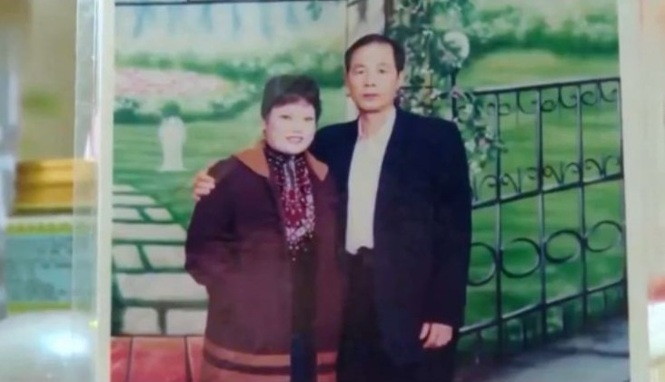 Ông Phong và vợ thứ 2 của mình, Chu Tây Mỹ.