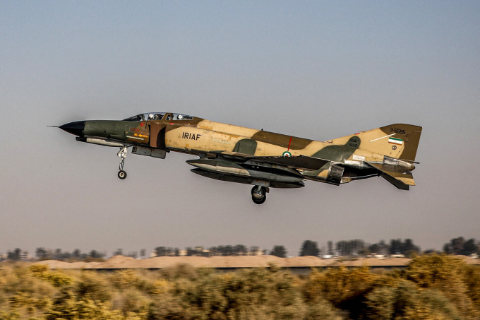 Tiêm kích F-4E Phantom II của không quân Iran diễn tập ở Isfahan vào ngày 2/11/2020. Ảnh: AFP