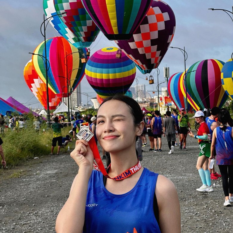 Bên cạnh duy trì luyện tập, á hậu Huỳnh Phạm Thủy Tiên chăm chỉ tham gia chạy bộ, điền kinh để rèn sức khỏe, đóng góp tích cực các hoạt động cộng đồng.
