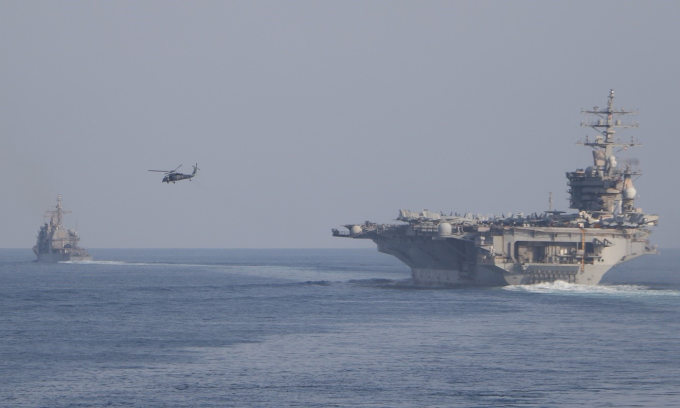 Tàu sân bay Mỹ hoạt động tại vịnh Ba Tư trong bức ảnh đănh ngày 27/11. Ảnh: CENTCOM