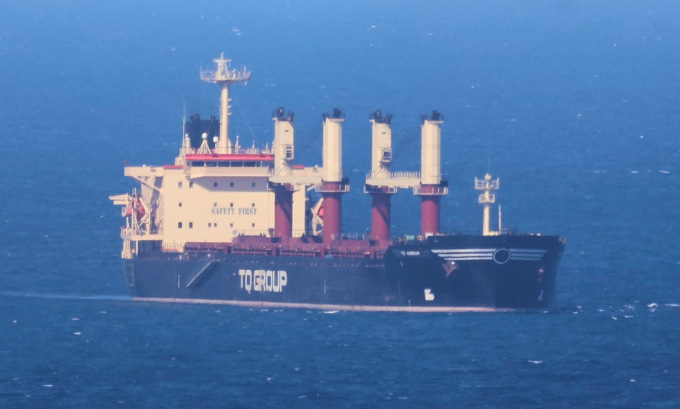 Tàu hàng chở ngũ cốc trên Biển Đen hôm 17/7/2023. Ảnh: Reuters