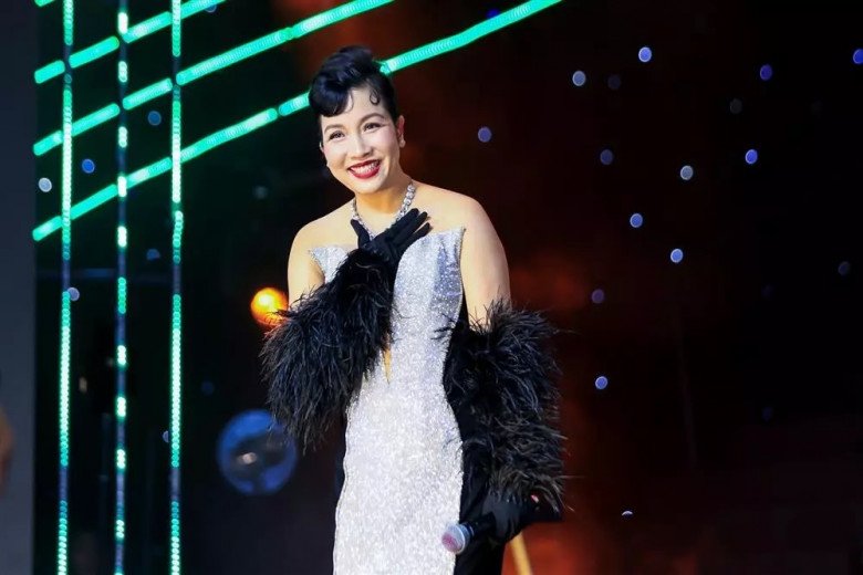 Tại lễ trao giải, giọng ca Hương ngọc lan nkhông chỉ khẳng định được vị trí của bản thân trong lòng công chúng ở lĩnh vực âm nhạc, ca sĩ Mỹ Linh một lần nữa khẳng định phong cách thời trang đỉnh cao.