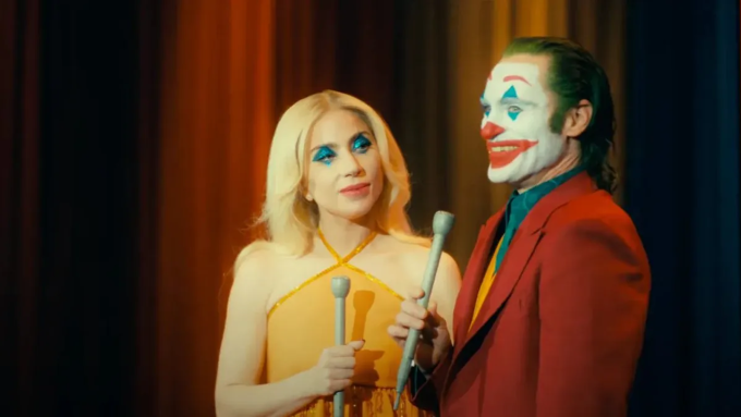 Tạo hình của tài tử Joaquin Phoenix (phải) và Lady Gaga trong phim Joker: Folie à Deux. Ảnh: Warner Bros.