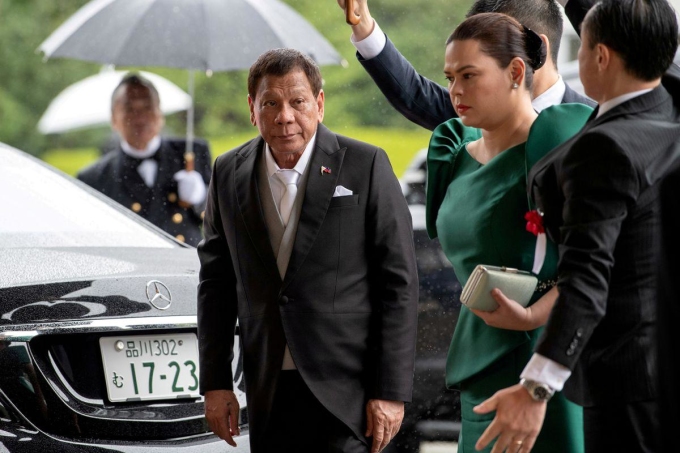 Ông Rodrigo Duterte cùng bà Sara Duterte tại Hải Nam, Trung Quốc tháng 4/2018. Ảnh: AFP