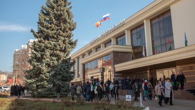 Các nhà lập pháp tham gia đại hội đại biểu vùng ly khai Transnistria ở Tiraspol ngày 28/2. Ảnh: AFP