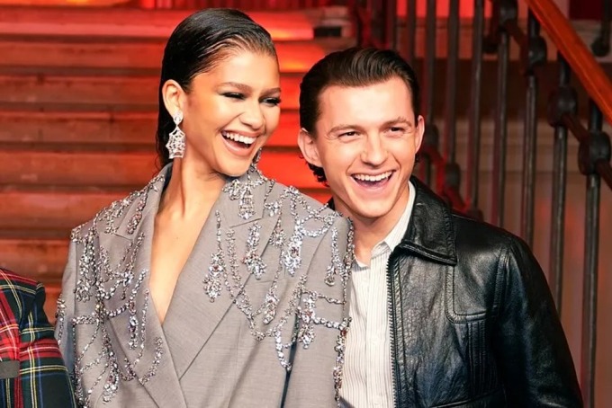 Tom Holland và Zendaya tại sự kiện tháng 12/2021. Ảnh: AP