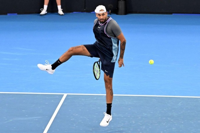 Kyrgios trong trận gặp Mpetshi Perricard ở Brisbane International tuần trước. Ảnh: Reuters