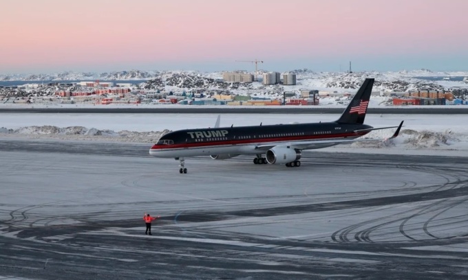 Máy bay được cho là chở Donald Trump Jr., con trai Tổng thống đắc cử Mỹ Donald Trump đến thủ phủ Nuuk, Greenland, ngày 7/1. Ảnh: AFP