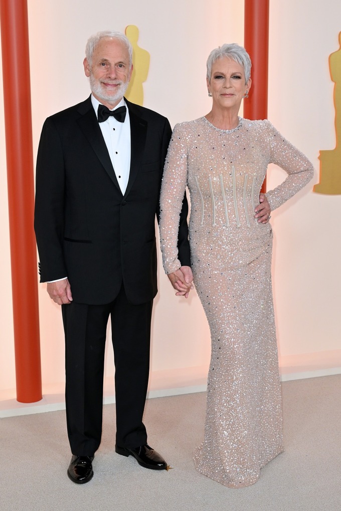 Vợ chồng minh tinh Jamie Lee Curtis tại lễ trao giải Oscar 2023. Ảnh: AFP