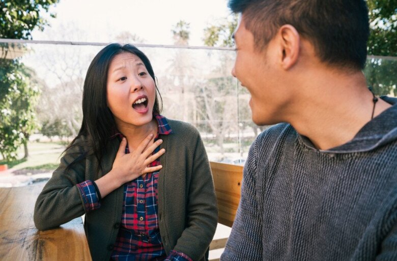 Sau nhiều ngày cân nhắc đắn đo và xin phép chồng, tôi quyết định đi làm đầu. (Ảnh minh họa)