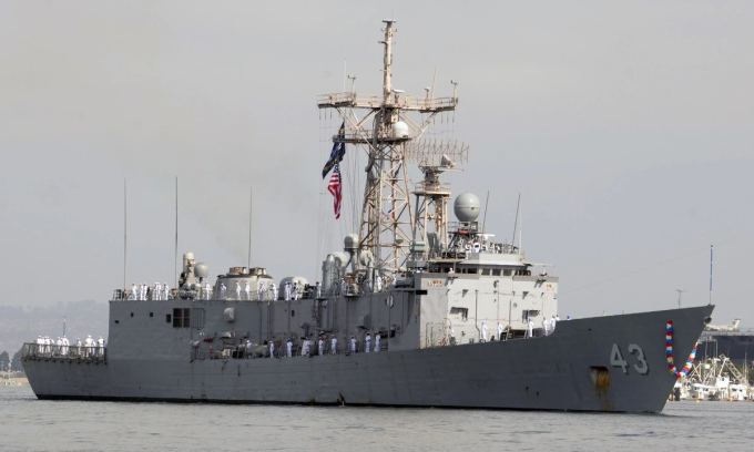 Hộ vệ hạm USS Thach lớp Oliver Hazard Perry quay về cảng San Diego, Mỹ năm 2013. Ảnh: Hải quân Mỹ