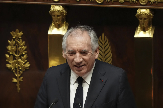 Thủ tướng mới Pháp François Bayrou phát biểu tại quốc hội hôm 13/1. Ảnh: AP