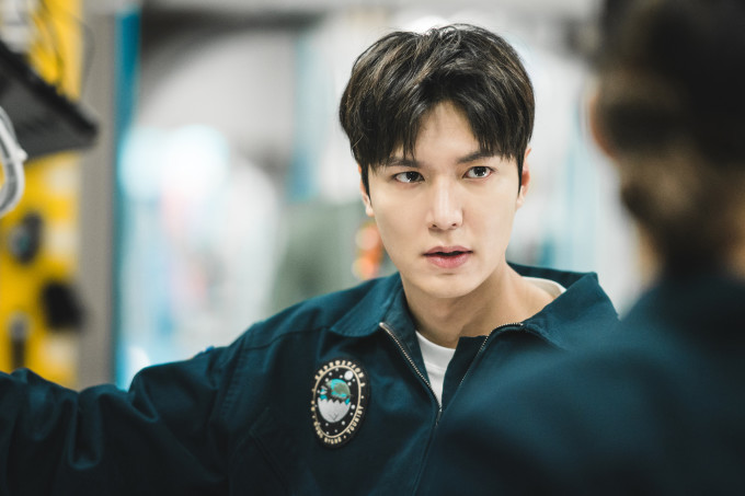 Tạo hình của Lee Min Ho trong phim. Ảnh: Netflix