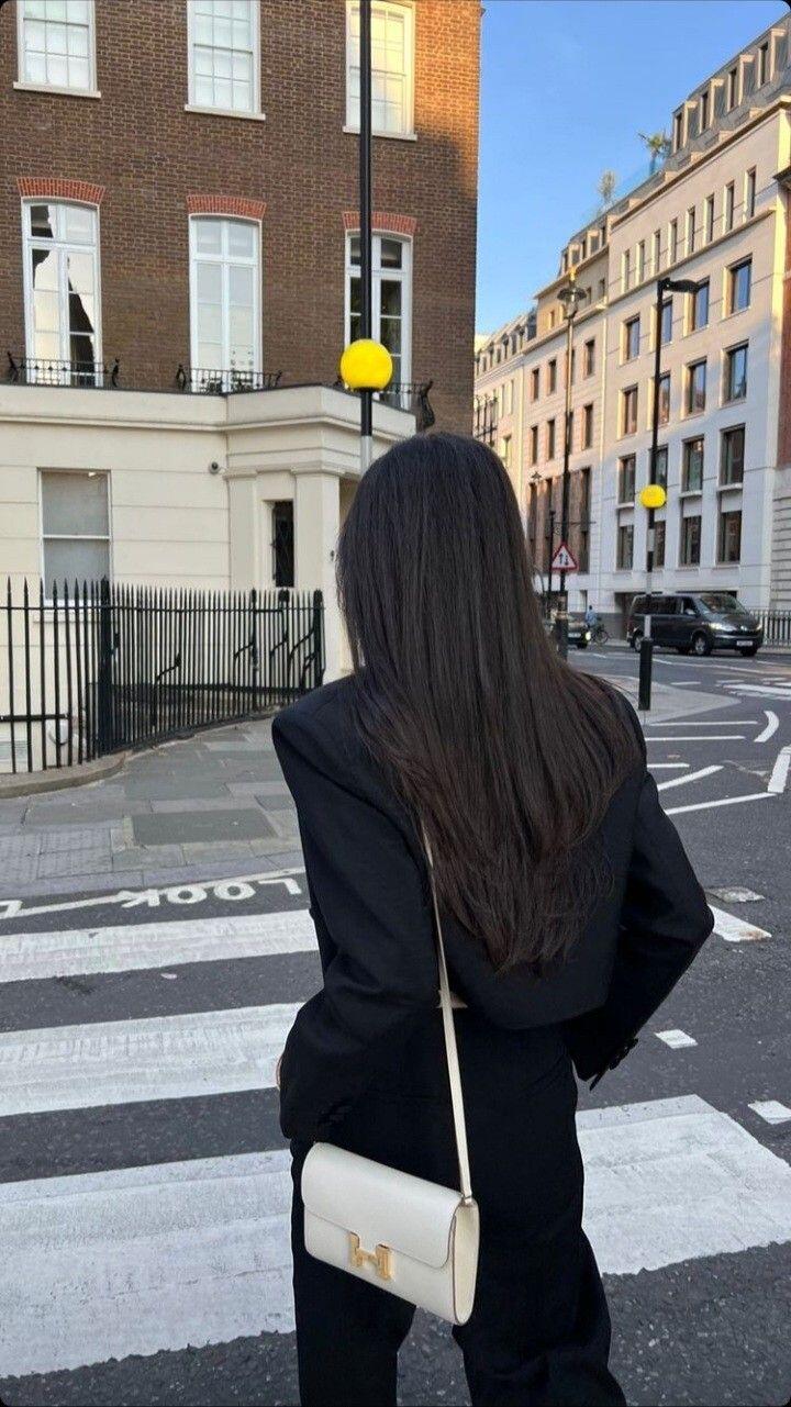 Nhắc đến mẫu túi dành cho hội quý cô nhiều tiền thì làm sao bỏ qua Hermes Constance.