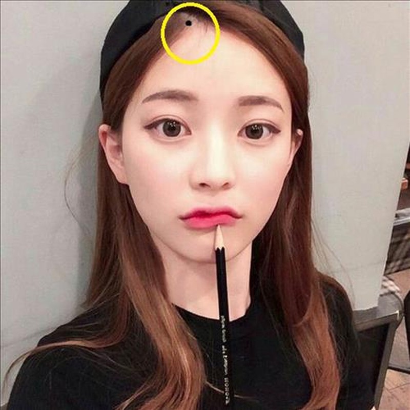 Người có 4 nốt ruồi này vừa giàu vừa sang, cả đời phú quý - Hình 4 Nguoi co 4 not ruoi nay vua giau vua sang, ca doi phu quy-Hinh-4