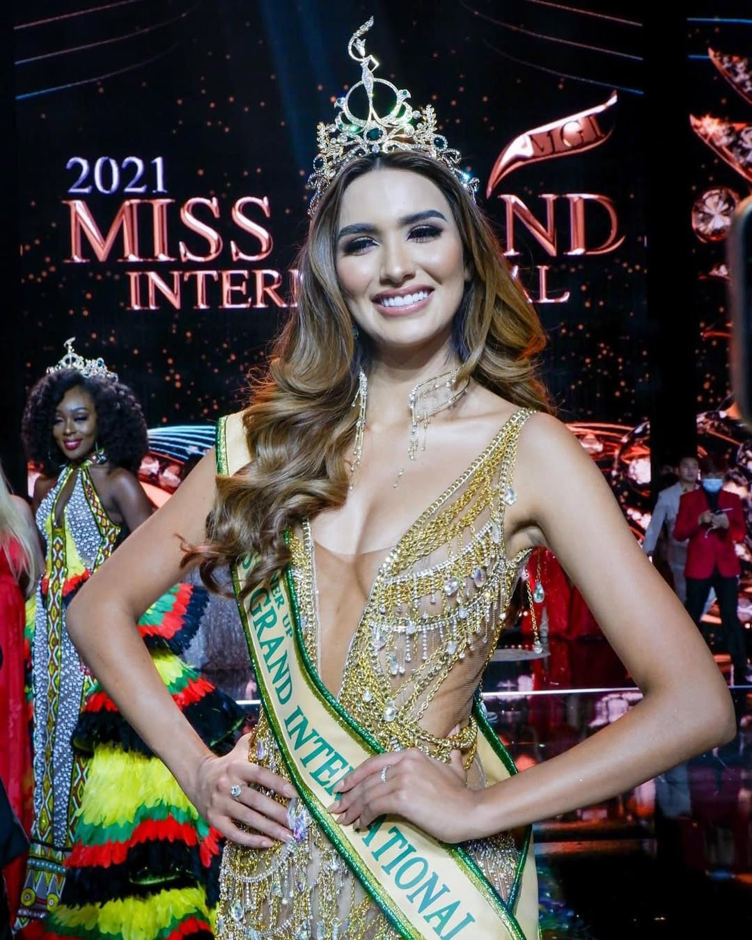 3 hoa hậu quốc tế tuổi Tỵ: Sexy hết nấc, cuộc sống sang chảnh - 2