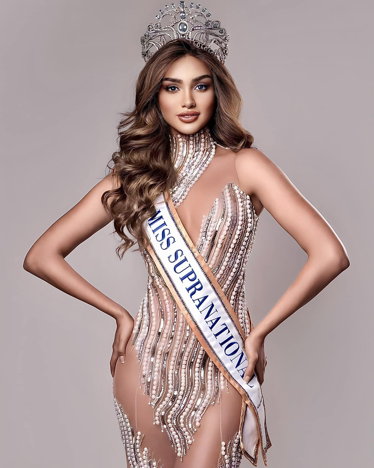 3 hoa hậu quốc tế tuổi Tỵ: Sexy hết nấc, cuộc sống sang chảnh - 3