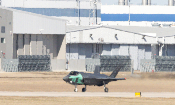 Chiếc F-35A được đặt tên là Franken-Lightning tại Căn cứ Dự bị Liên hợp Trạm Không quân Hải quân Fort Worth ở bang Texas hôm 24/1. Ảnh: Aviationist