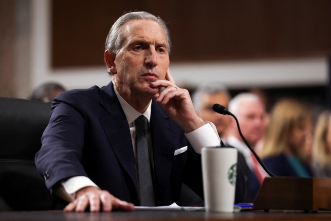 Howard Schultz tại phiên điều trần trước Quốc hội Mỹ năm 2023. Ảnh: Reuters