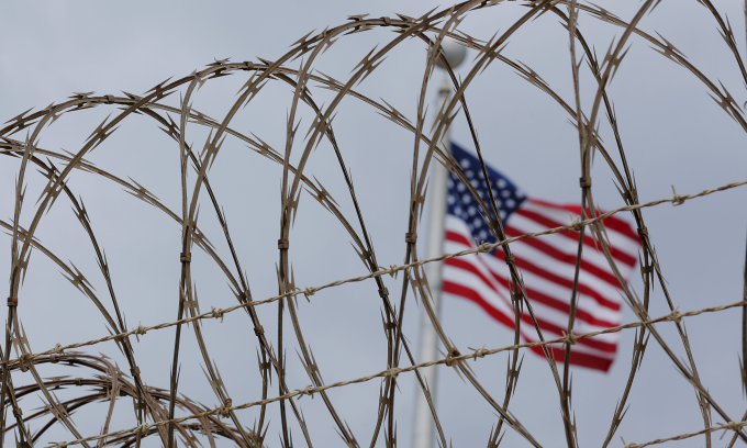 Cờ Mỹ tại căn cứ hải quân ở Vịnh Guantanamo năm 2016. Ảnh: Reuters