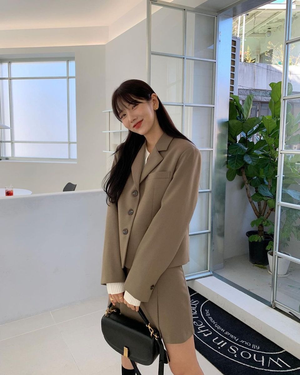 Tủ đồ của phụ nữ amp;#34;mặc đẹpamp;#34; lúc nào cũng có 5 món quen thuộc này, phối sao cũng hợp, không cần nghĩ nhiều - 4