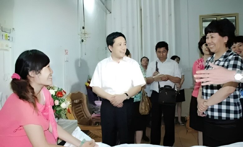 Hành động đẹp của cô được tuyên dương, nhưng vẫn nhận không ít ý kiến trái chiều.