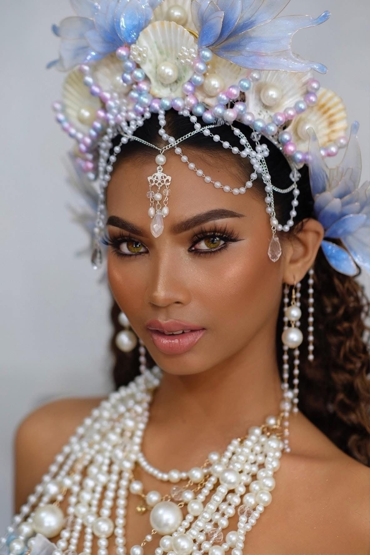 Người đẹp 23 tuổi cho biết danh sách cô công bố vẫn chưa đầy đủ: “Thật tiếc vì đây vẫn chưa phải danh sách hoàn chỉnh. Tôi đã làm thất lạc danh sách ban đầu và đôi khi chính tôi cũng không nhớ hết, nhất là những ngày lịch trình quá dày. Diana kêu gọi khán giả hỗ trợ bổ sung nếu còn thiếu thông tin.