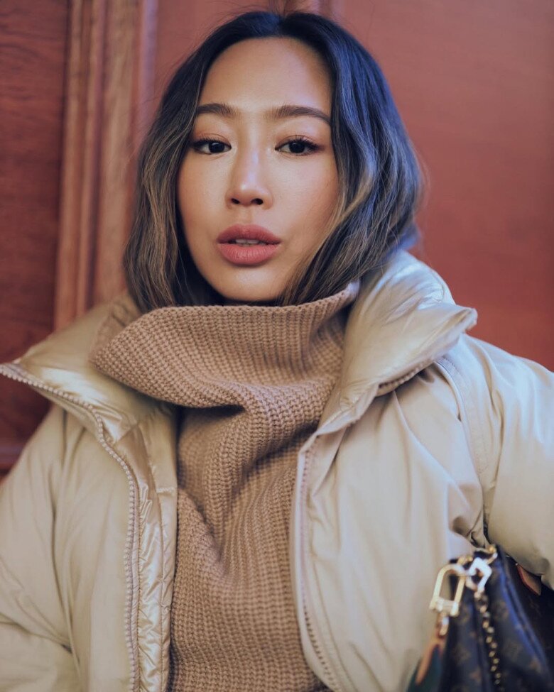 Mặc áo len cổ lọ hay cổ tròn để trông gầy hơn? Chị em có gu luôn dùng công thức này để không bao giờ sai - 3