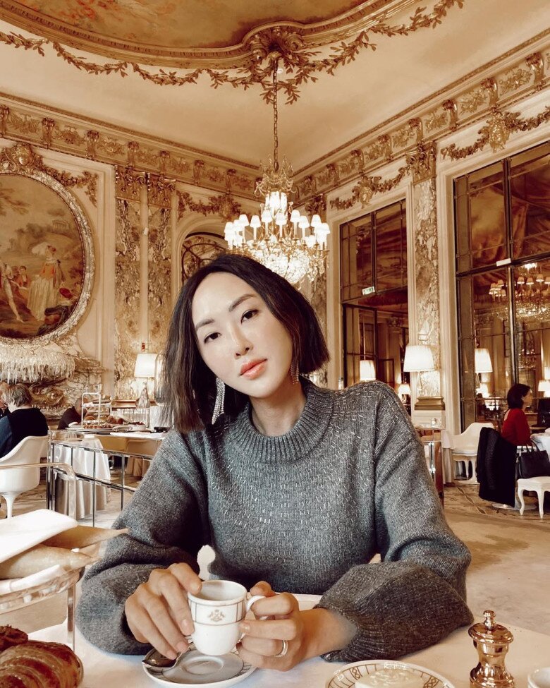 Mặc áo len cổ lọ hay cổ tròn để trông gầy hơn? Chị em có gu luôn dùng công thức này để không bao giờ sai - 7