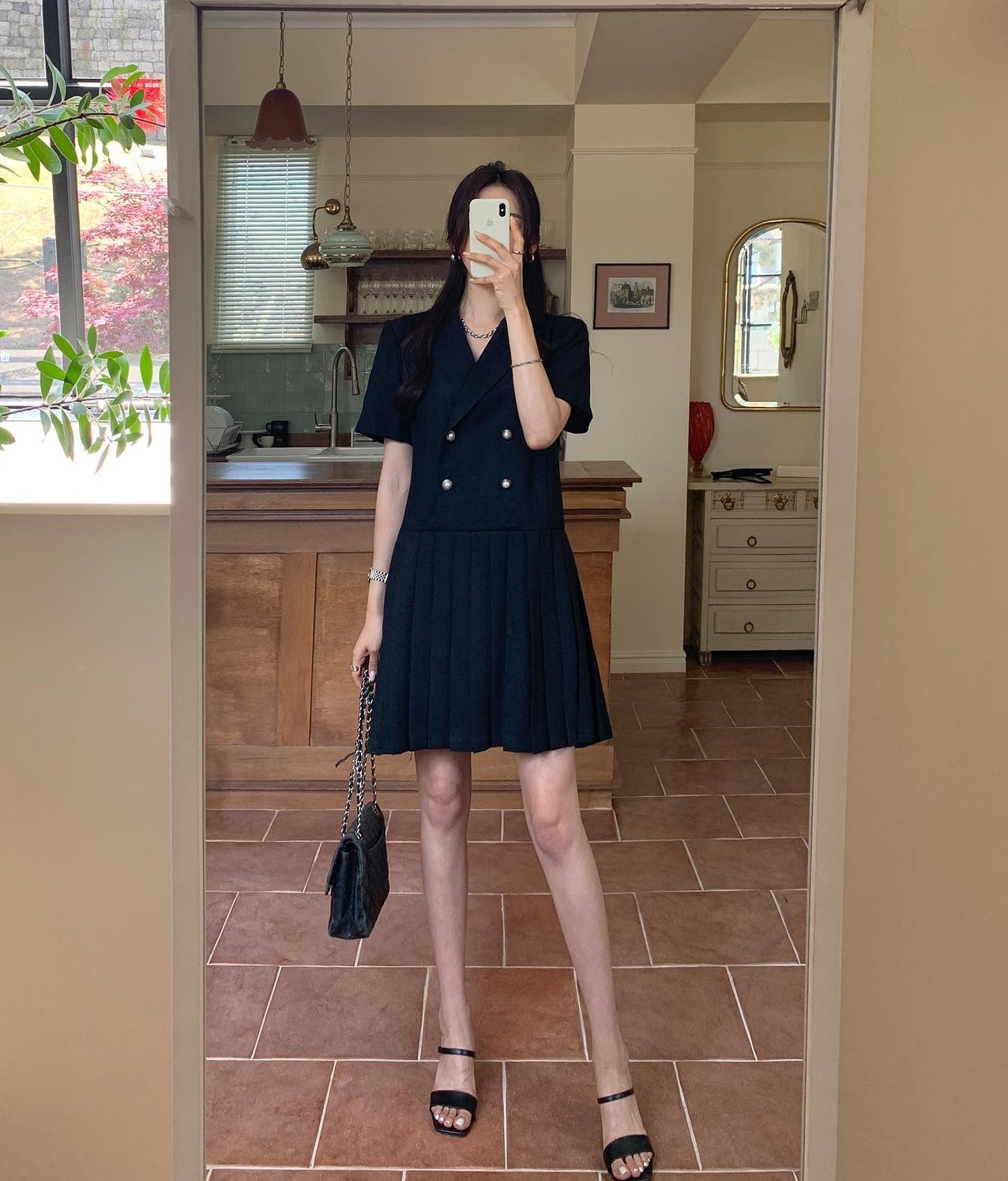 Gái Hàn lúc nào cũng cao ráo là nhờ 5 món amp;#34;bảo bốiamp;#34; này, diện lên chân dài miên man, khí chất sang xịn hẳn - 19