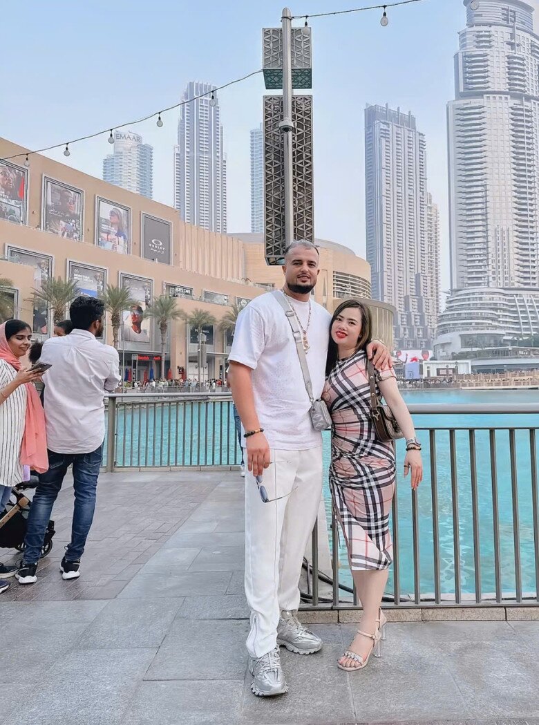 Chàng trai Morocco dùng kiệu 8 người khiêng, 5 hòm để cưới cô gái Việt về làm vợ, hồi môn của nhà gái cũng không kém - 2