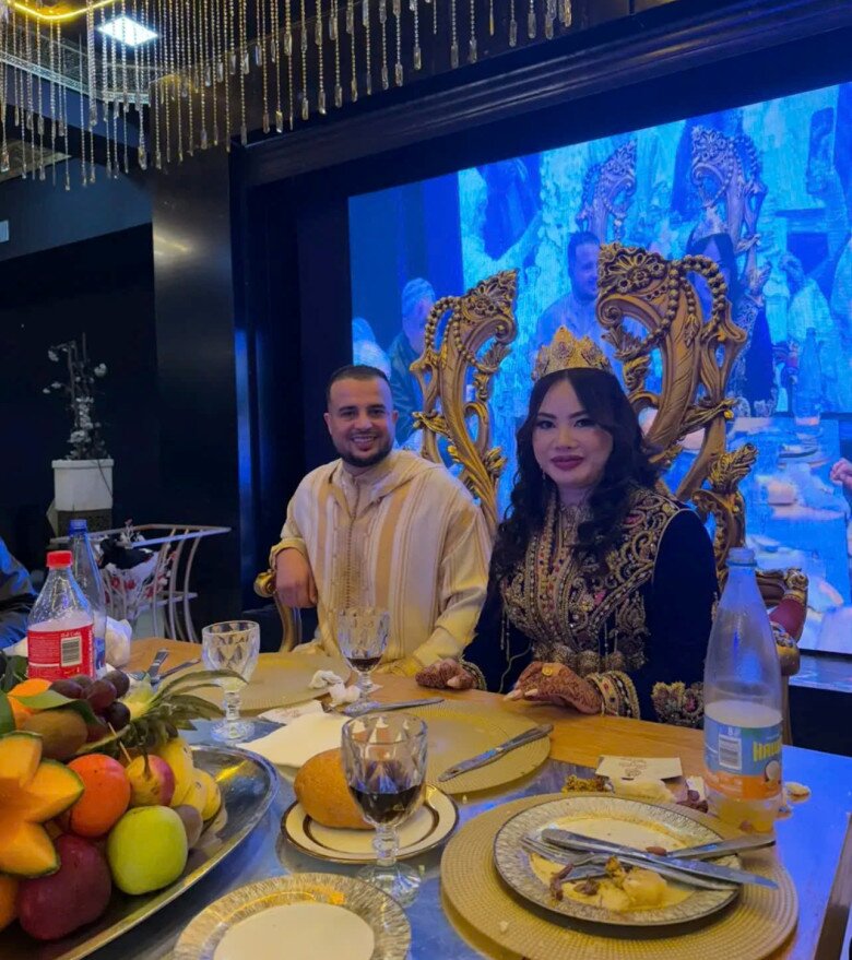 Chàng trai Morocco dùng kiệu 8 người khiêng, 5 hòm để cưới cô gái Việt về làm vợ, hồi môn của nhà gái cũng không kém - 3