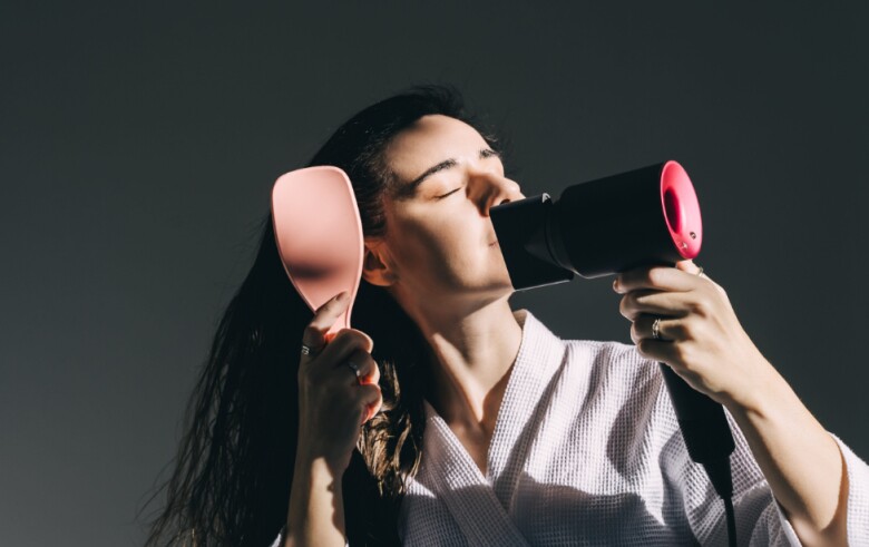 3 sai lầm khi gội đầu mùa đông khiến tóc xẹp lép dính sát da đầu, đổi sang cách này tóc bồng bềnh như mây - 3