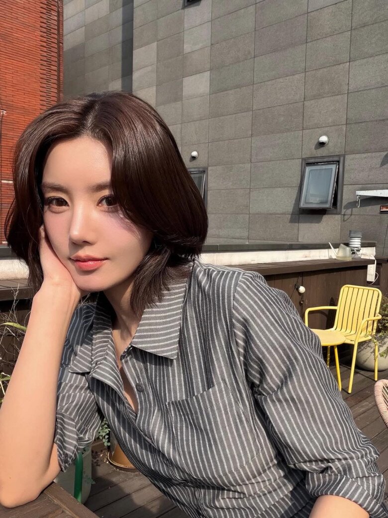 3 sai lầm khi gội đầu mùa đông khiến tóc xẹp lép dính sát da đầu, đổi sang cách này tóc bồng bềnh như mây - 4