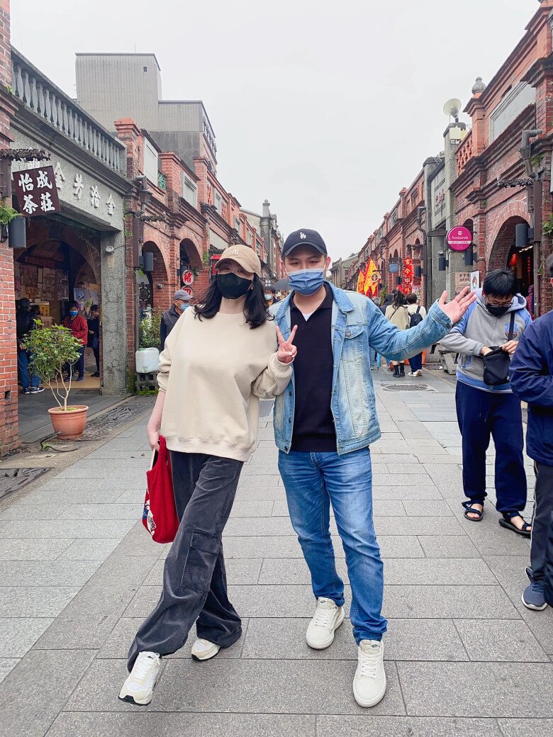 “Nữ hoàng gợi cảm” cưới chồng tài xế xe công nghệ kém 15 tuổi, phát ngôn gây tranh cãi về hôn nhân không tình dục - 4