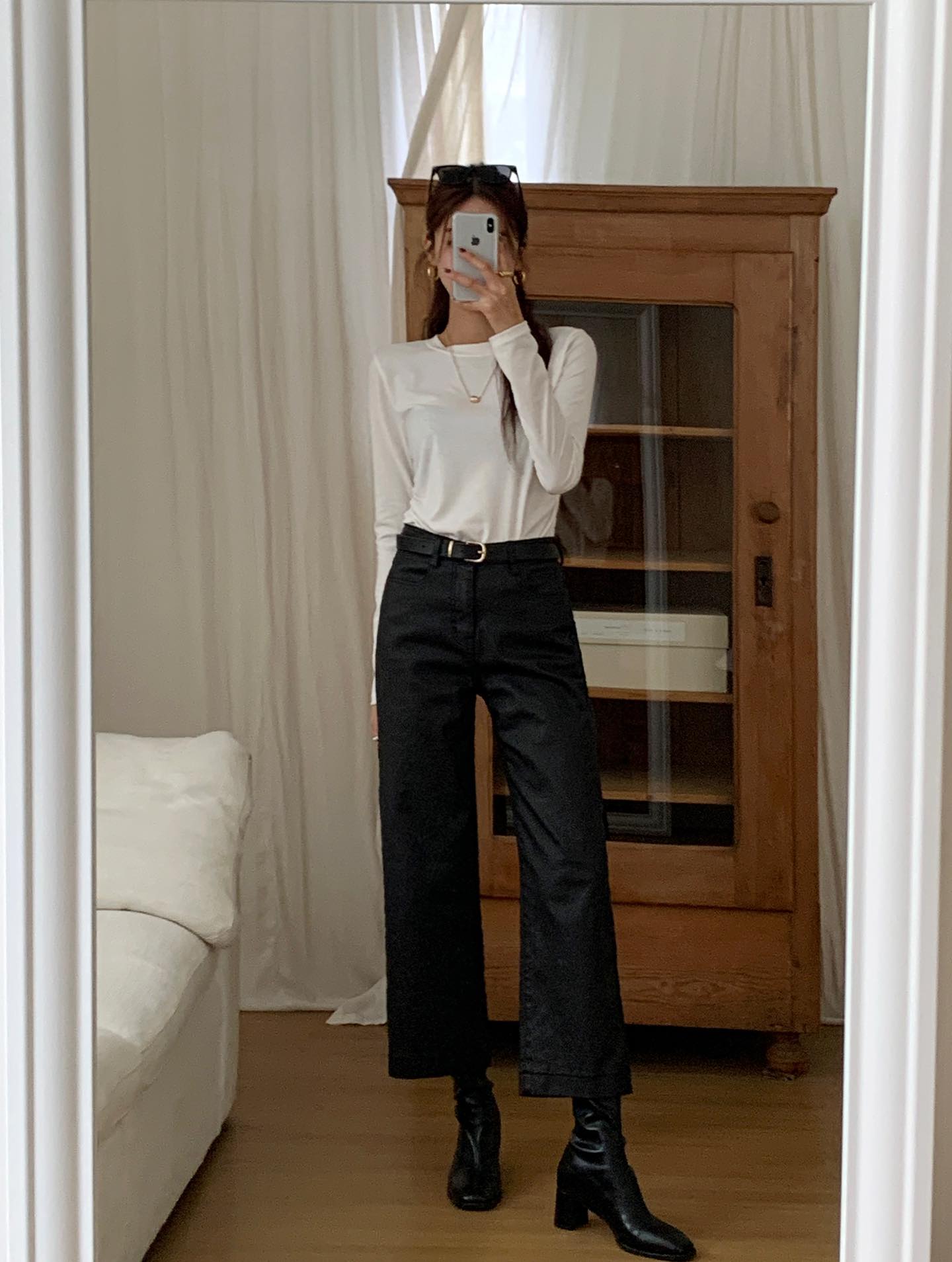 Mùa đông không thể thiếu một chiếc quần đen, đây là 4 kiểu tôn dáng đáng đầu tư nhất năm nay - 1