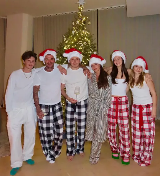 Những khoảnh khắc hạnh phúc trước khi rạn nứt của gia đình Beckham - 7