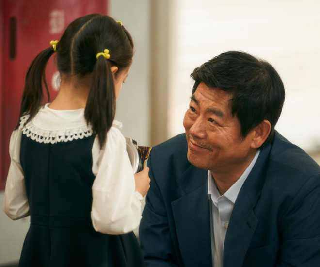 Từ nhỏ bố dượng đã đối xử với tôi rất tốt. (Ảnh minh họa)