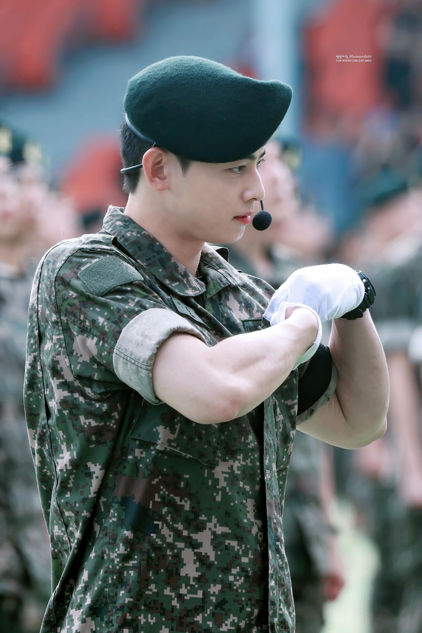 Nam ca sĩ đang trong thời gian nhập ngũ.