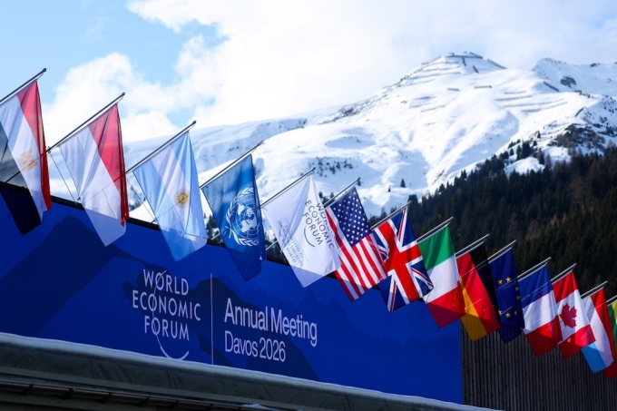 Bên ngoài nơi tổ chức WEF Davos tại Thụy Sĩ ngày 19/1. Ảnh: Reuters