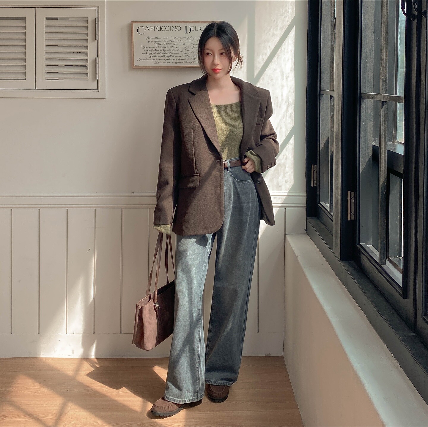 Qua 40 tuổi, phụ nữ chọn quần jeans đúng cách với 4 kiểu này: Vừa đẹp dáng lại không lo lỗi mốt - 8