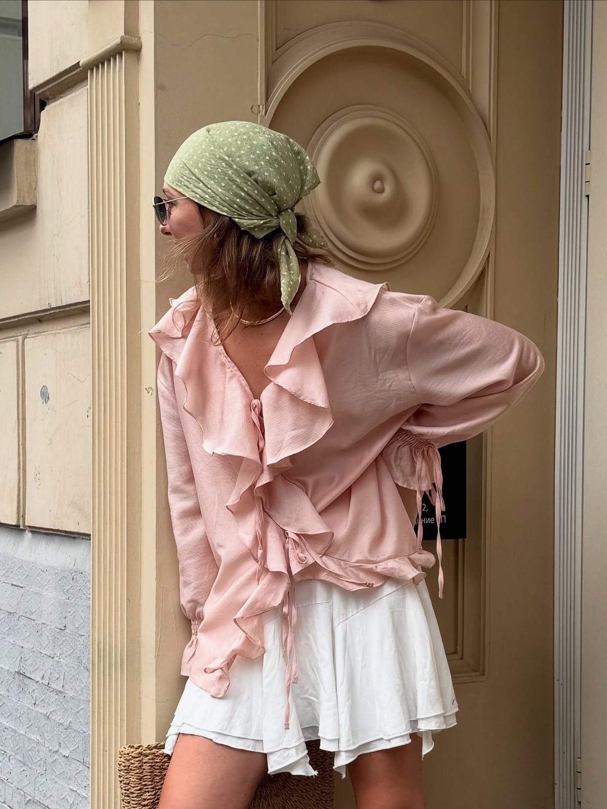 Năm nay, boho không còn được đẩy mạnh. Những chiếc áo váy bèo nhún đang dần hết mốt. Thay vào đó, phong cách thập niên 1980 được khuấy động trở lại.