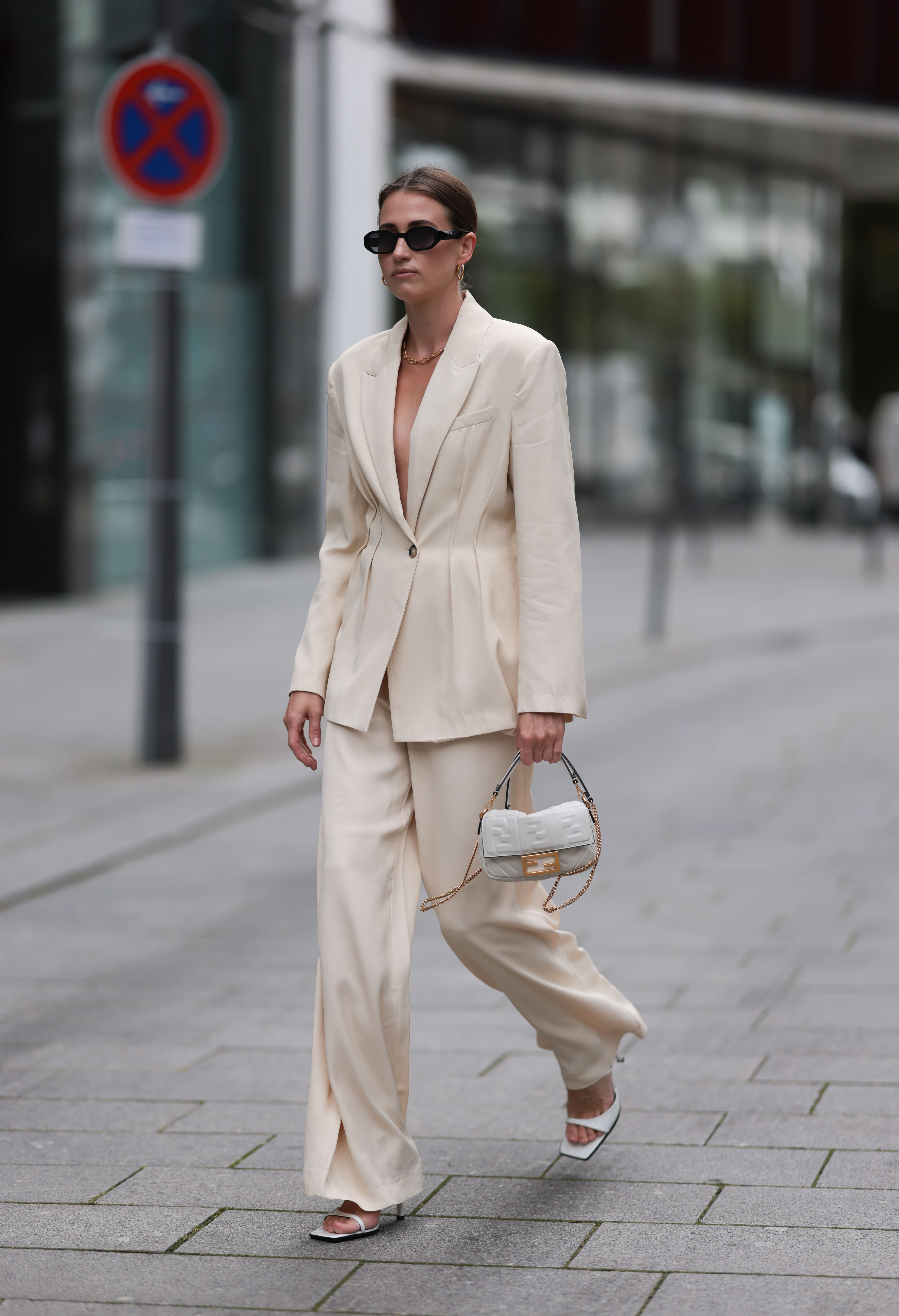 Công thức amp;#34;quần nào giày nấyamp;#34; mới là đỉnh cao phối đồ: 5 combo giúp chị em kéo chân dài cả mét, cực sành điệu - 3