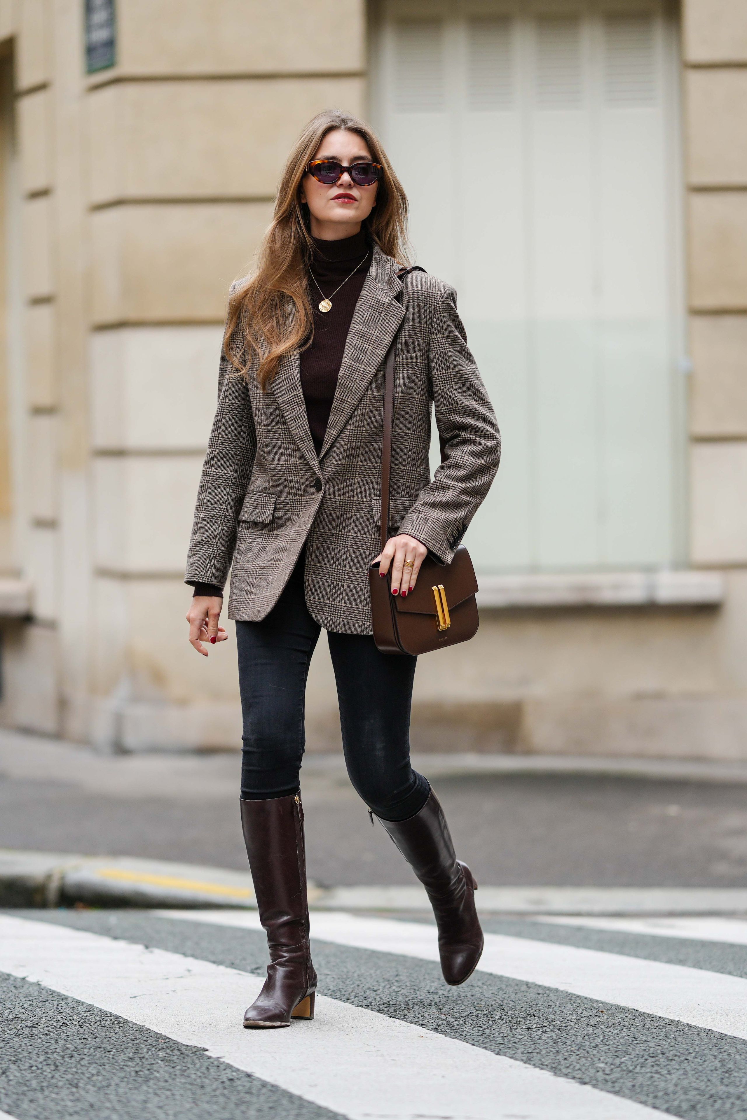 Công thức amp;#34;quần nào giày nấyamp;#34; mới là đỉnh cao phối đồ: 5 combo giúp chị em kéo chân dài cả mét, cực sành điệu - 9