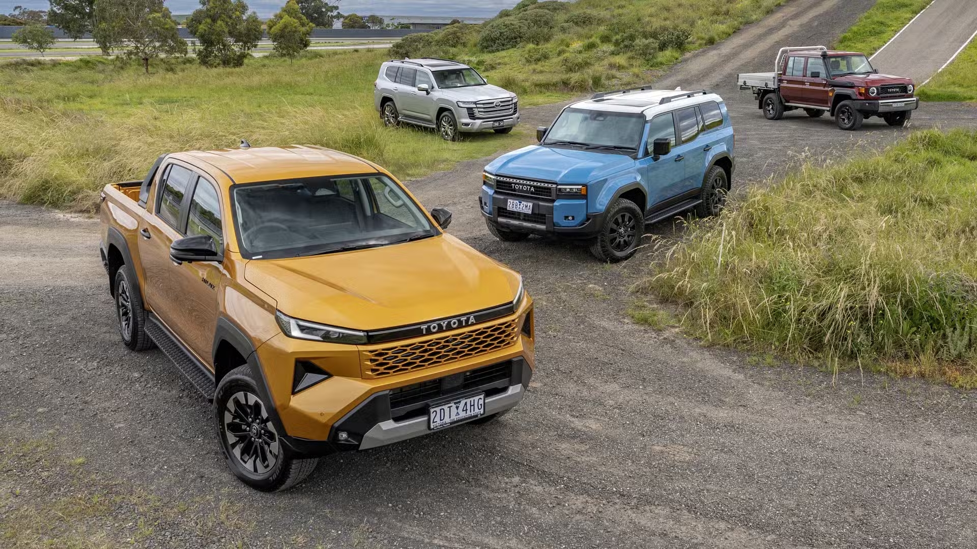 'Kẻ bảo thủ' Toyota giành cú đúp trước Tết: Bán chạy nhất cả năm dù chưa 'chốt sổ' nay còn là thương hiệu ô tô giá trị nhất năm 2026- Ảnh 1.