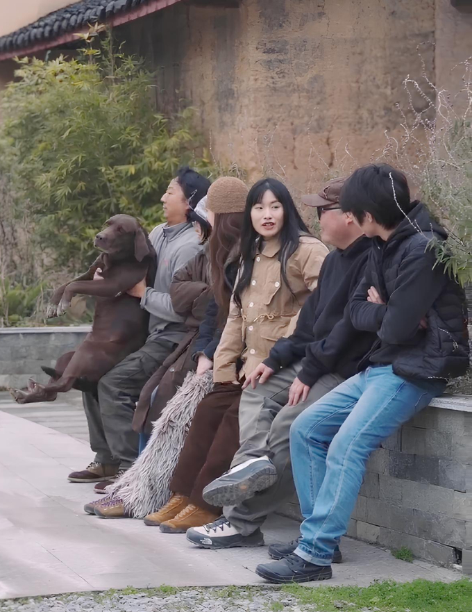 Nhóm của Yu Tong sống nương tựa vào nhau, với chi phí sống tối thiểu, tại núi Hufeng, Trùng Khánh. Ảnh: Zhuanlan