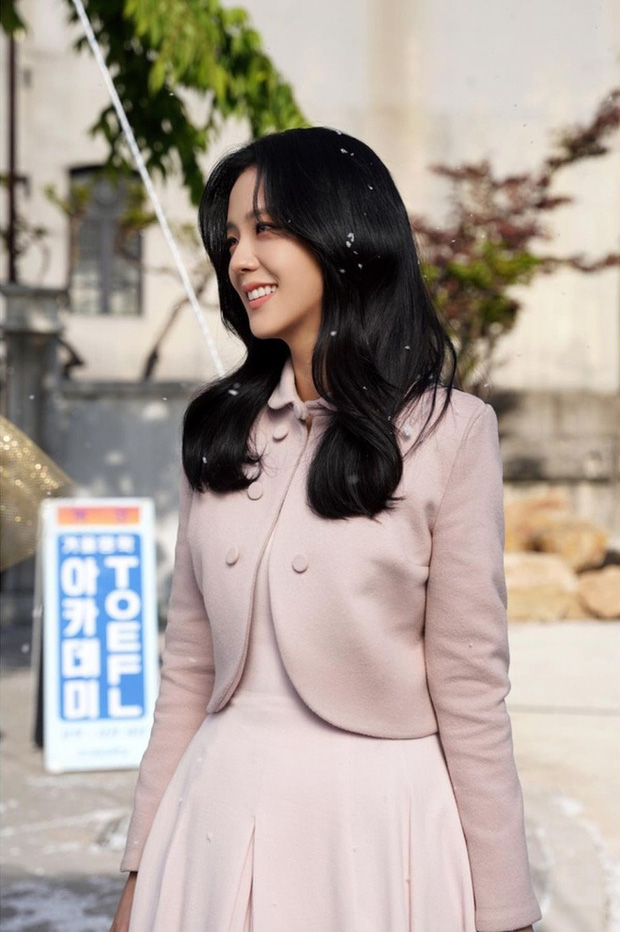 Bỏ túi tủ đồ của hội mỹ nhân Hàn cho dịp Tết: Han So Hee, Song Hye Kyo xinh hết nấc nhưng chưa bằng 1 cô idol diễn dở - Ảnh 12.