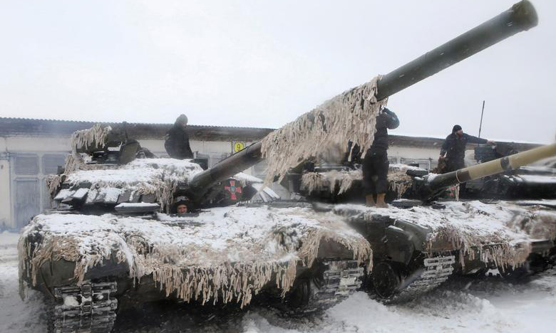 Các xe tăng tham gia cuộc diễn tập do một lữ đoàn cơ giới thuộc lực lượng vũ trang Ukraine tổ chức ở ngoại ô Kharkiv, Ukraine, hôm 31/1. Ảnh: Reuters.
