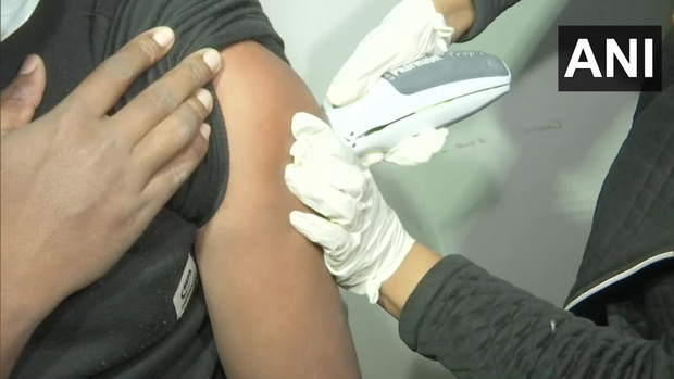 Ấn Độ đưa vào sử dụng vaccine ngừa Covid-19 công nghệ DNA đầu tiên trên thế giới - Ảnh 1.